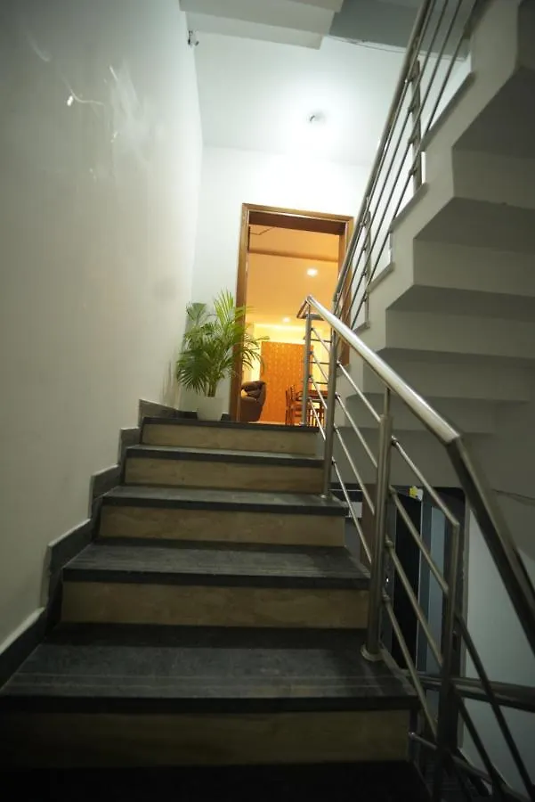 Luxury 3Bhk Service Apartment -Golf Course Road, グルガウン